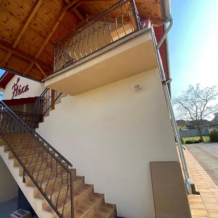 Apartmánový Dom Flóra Casa de hóspedes Veľký Meder