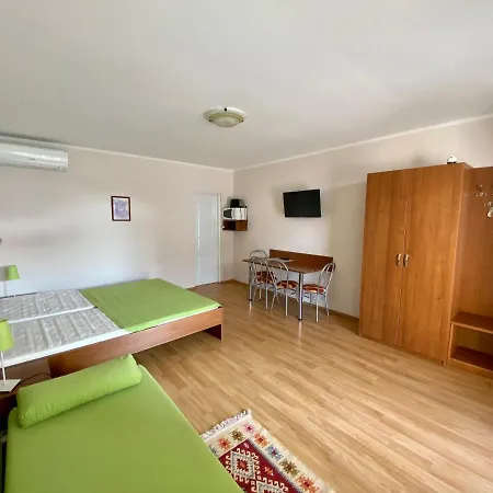 Apartmánový Dom Flóra 3*