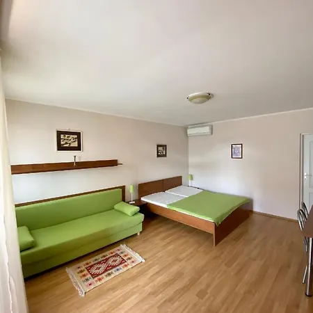 Apartmánový Dom Flóra Casa de hóspedes 3*