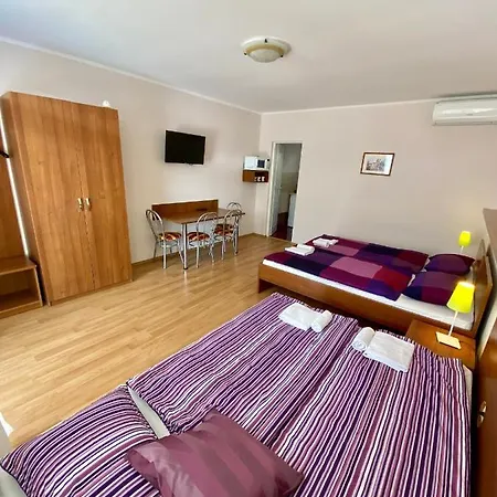 Apartmánový Dom Flóra Casa de hóspedes 3*