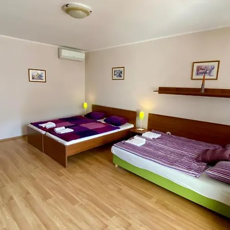 Apartmánový Dom Flóra 3*