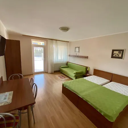 Guest house Apartmanovy Dom Flora *