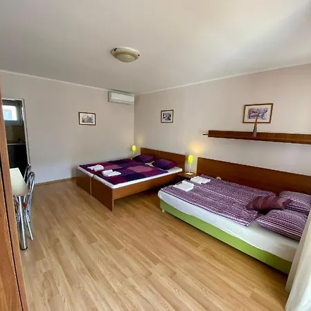 Apartmánový Dom Flóra Casa de hóspedes