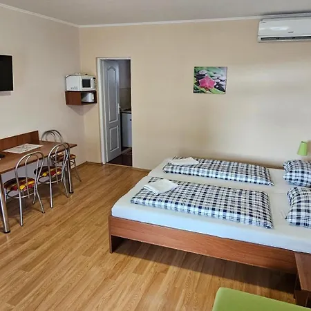 Apartmánový Dom Flóra Casa de hóspedes